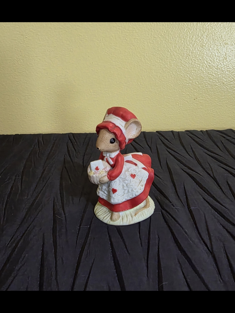 1983 Enesco Red and White Heart Mouse Figurine